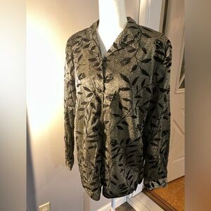Elegant Alfred Dunner Black and Gold Pattern Blouse. Great for holiday parties